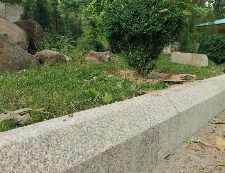 Установка бордюров из гранита