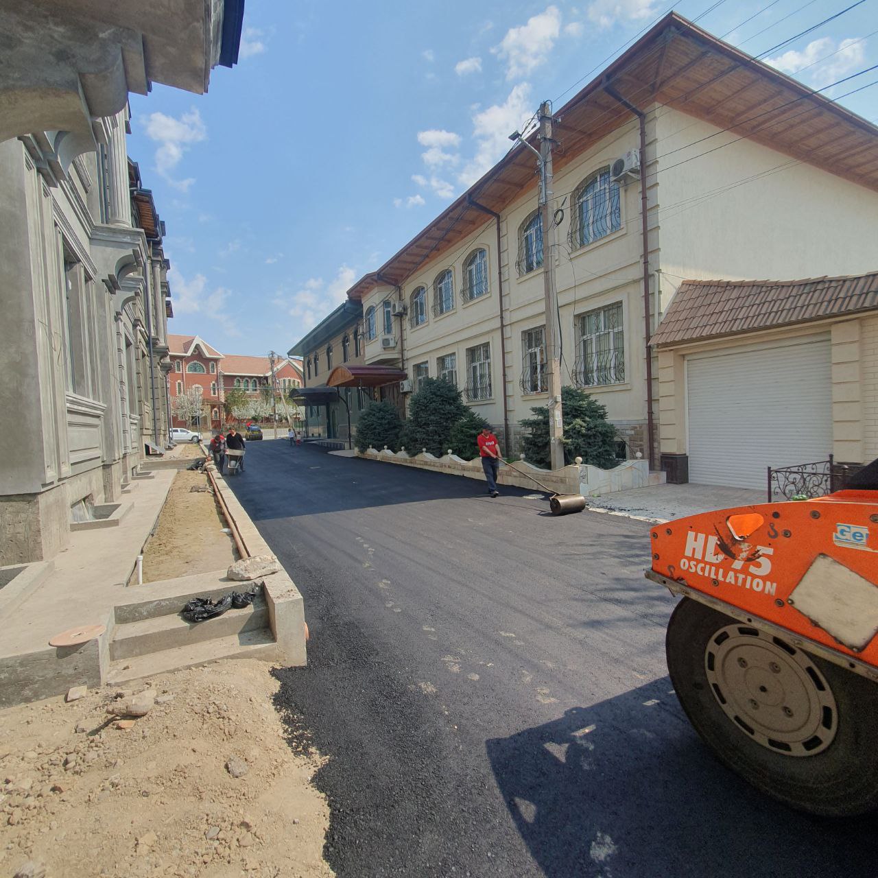 Асфальтирование улицы на Юнусабадском